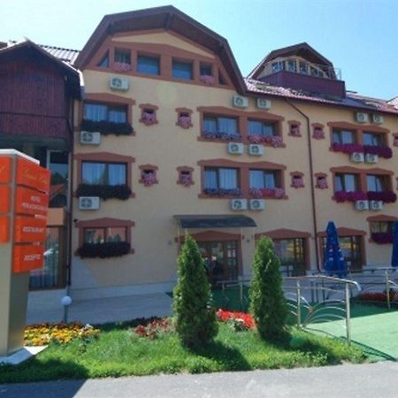 Grand Hotel Perla Ciucasului Tărlungeni Exterior photo